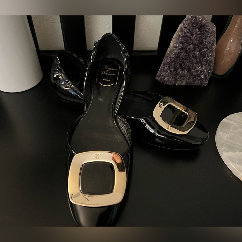 Roger Vivier gold chips metal buckle ballerinas patent leather